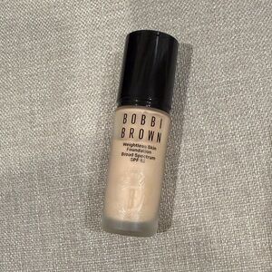 Bobbi Brown Weightless Skin Foundation